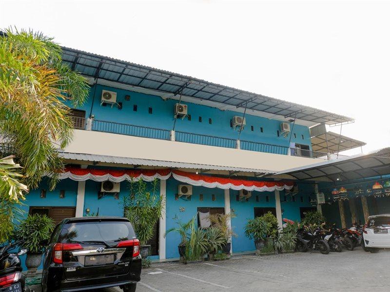 Oyo 1784 Hj. Aniek Residence Madiun Exteriér fotografie
