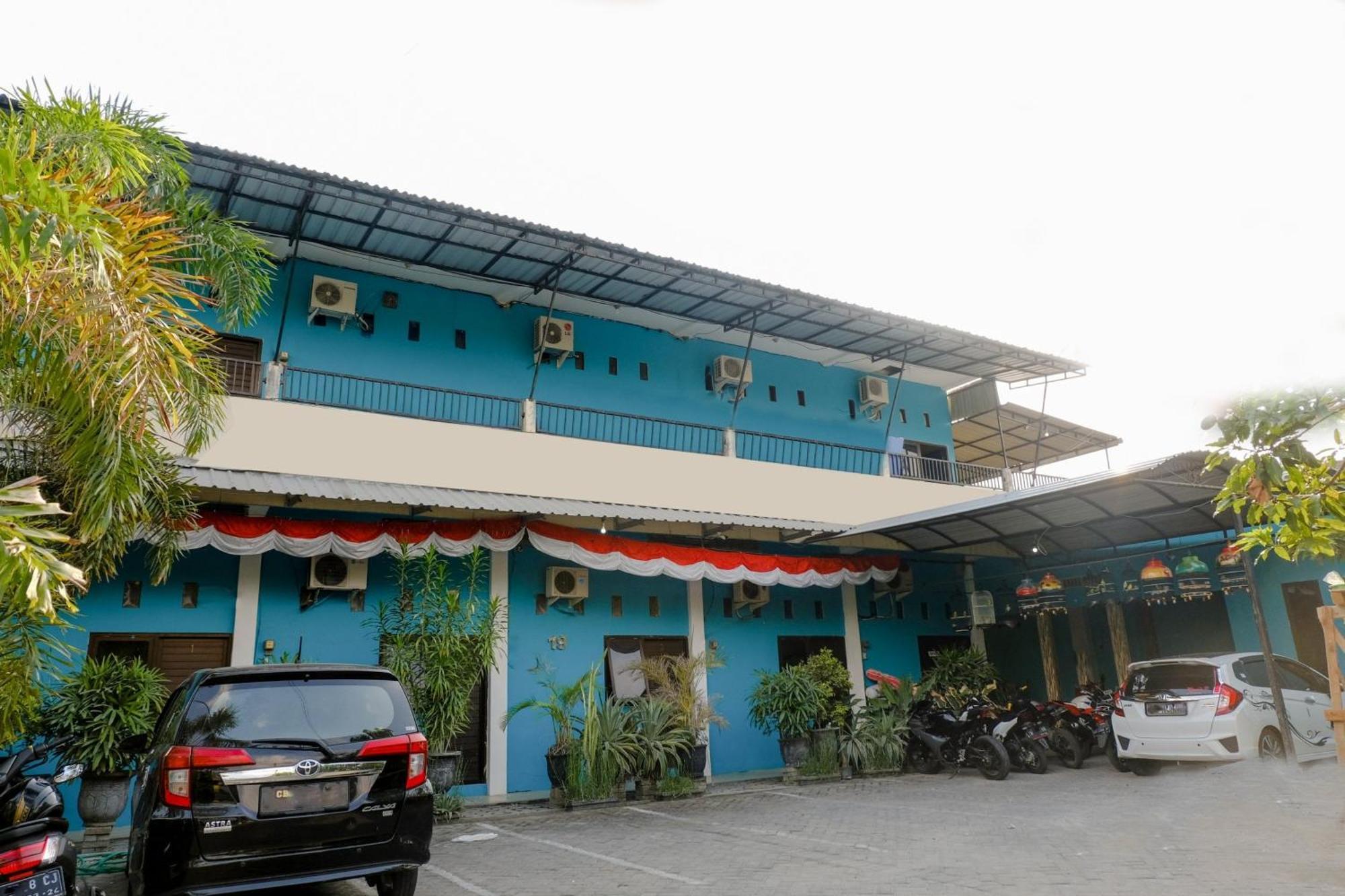 Oyo 1784 Hj. Aniek Residence Madiun Exteriér fotografie