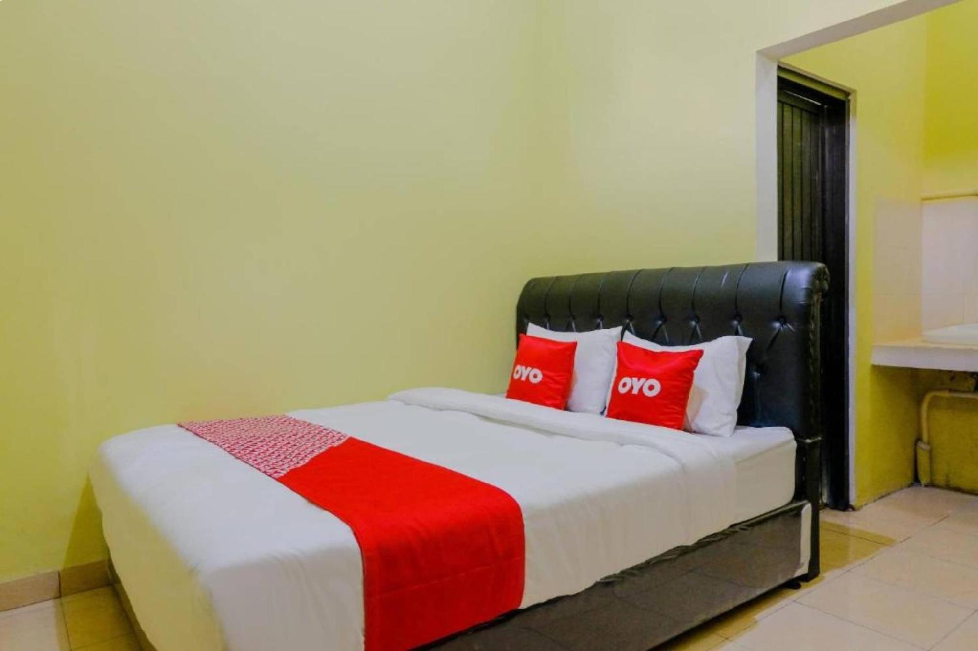 Oyo 1784 Hj. Aniek Residence Madiun Exteriér fotografie