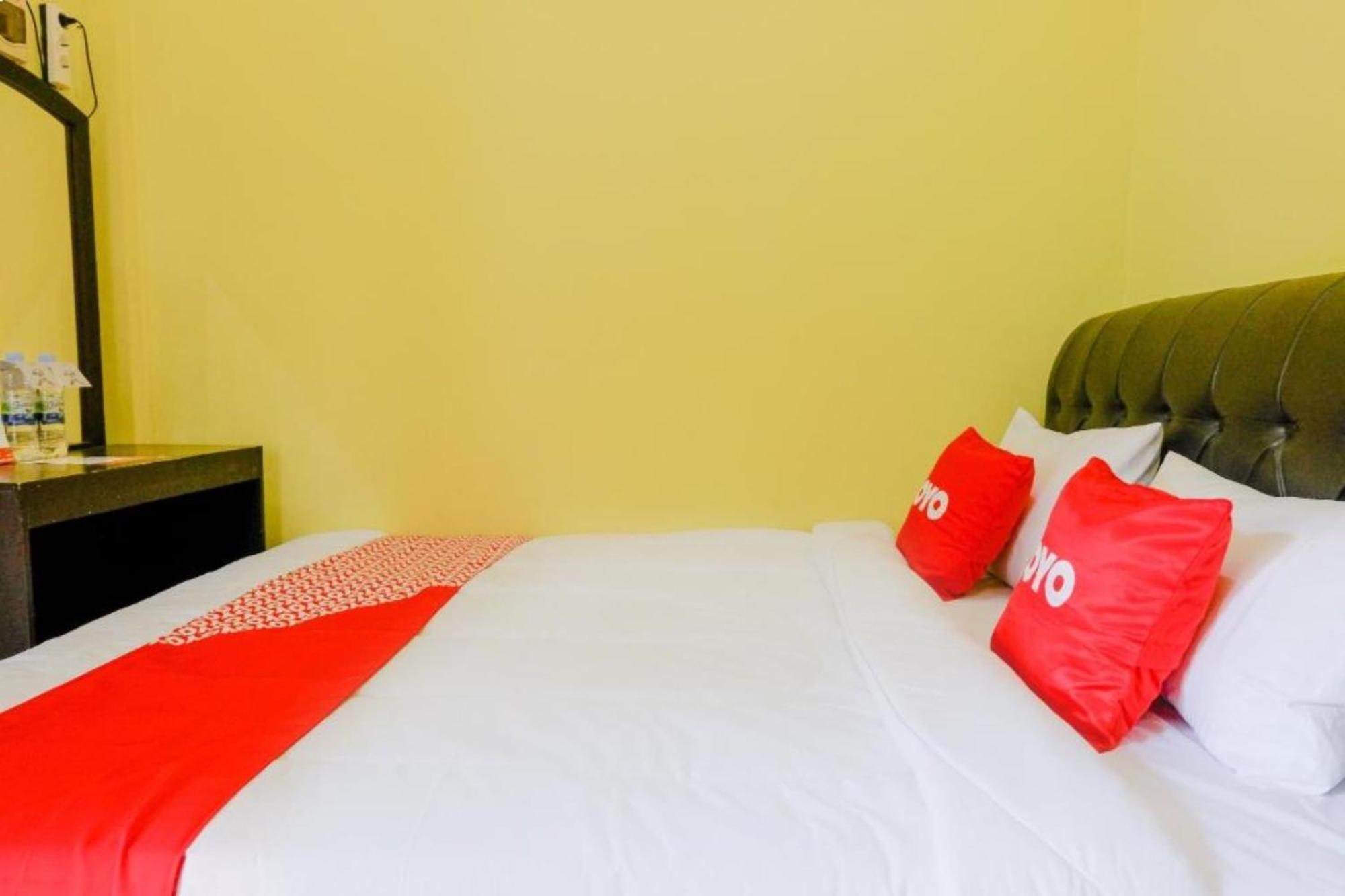 Oyo 1784 Hj. Aniek Residence Madiun Exteriér fotografie