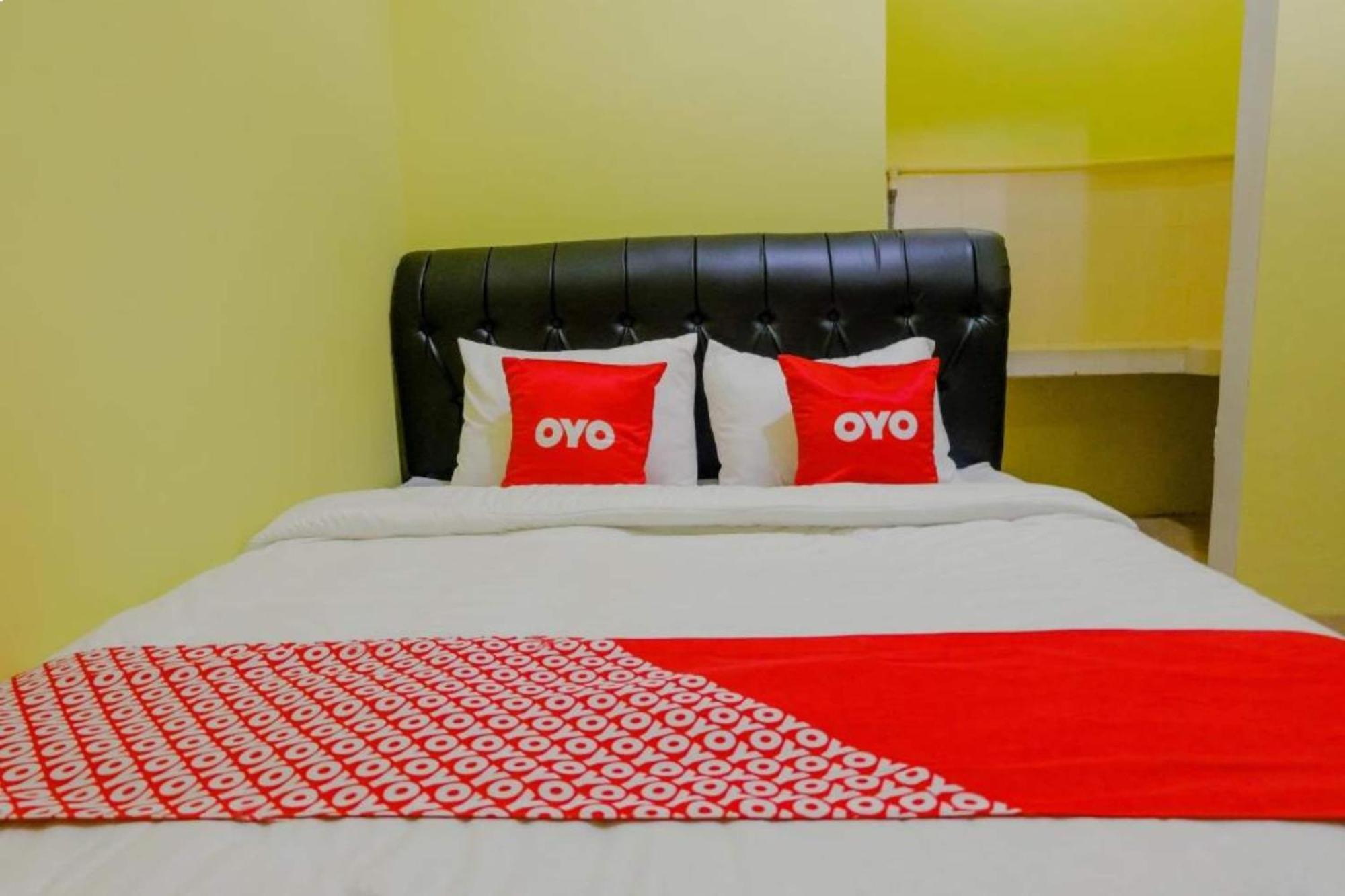 Oyo 1784 Hj. Aniek Residence Madiun Exteriér fotografie