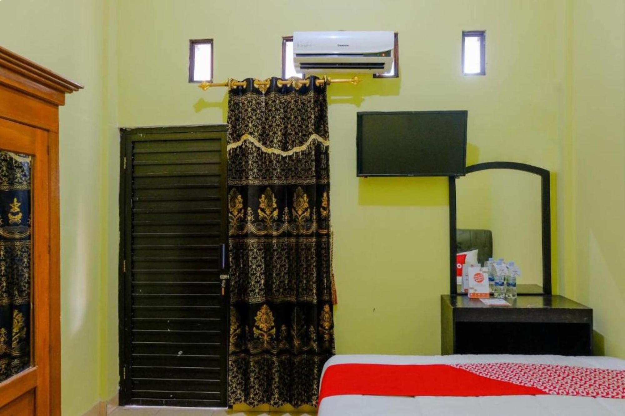 Oyo 1784 Hj. Aniek Residence Madiun Exteriér fotografie