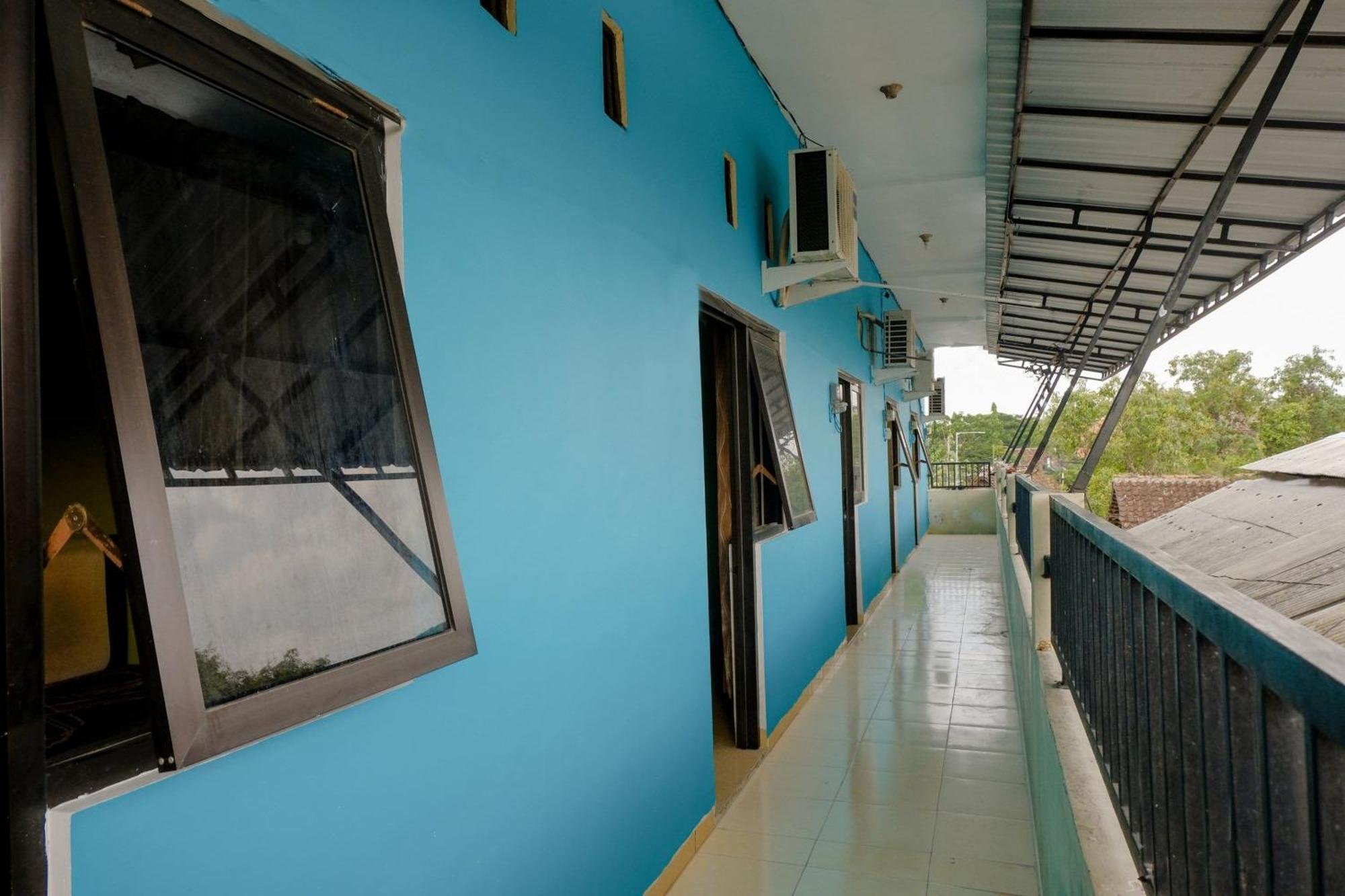 Oyo 1784 Hj. Aniek Residence Madiun Exteriér fotografie