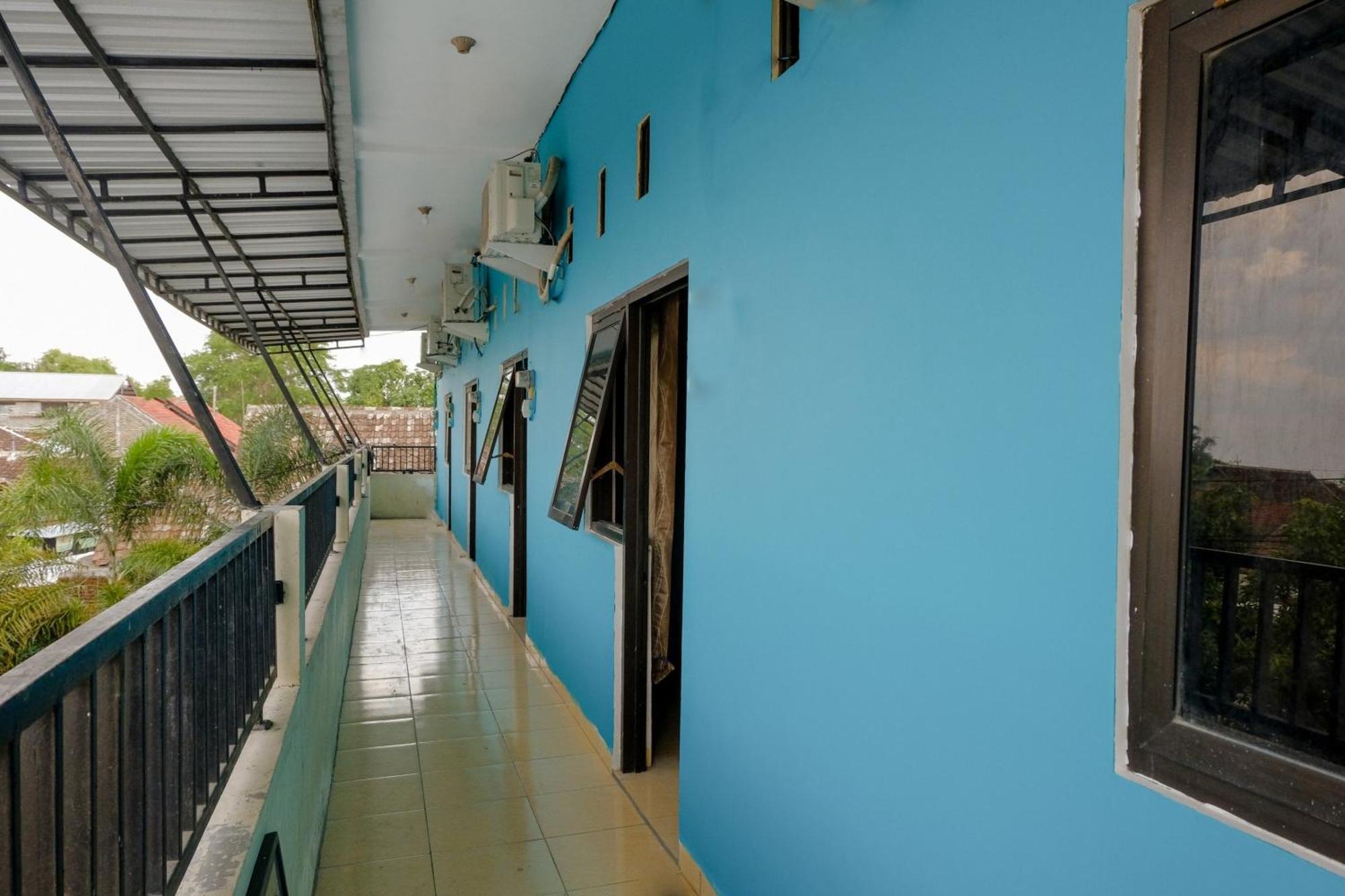 Oyo 1784 Hj. Aniek Residence Madiun Exteriér fotografie