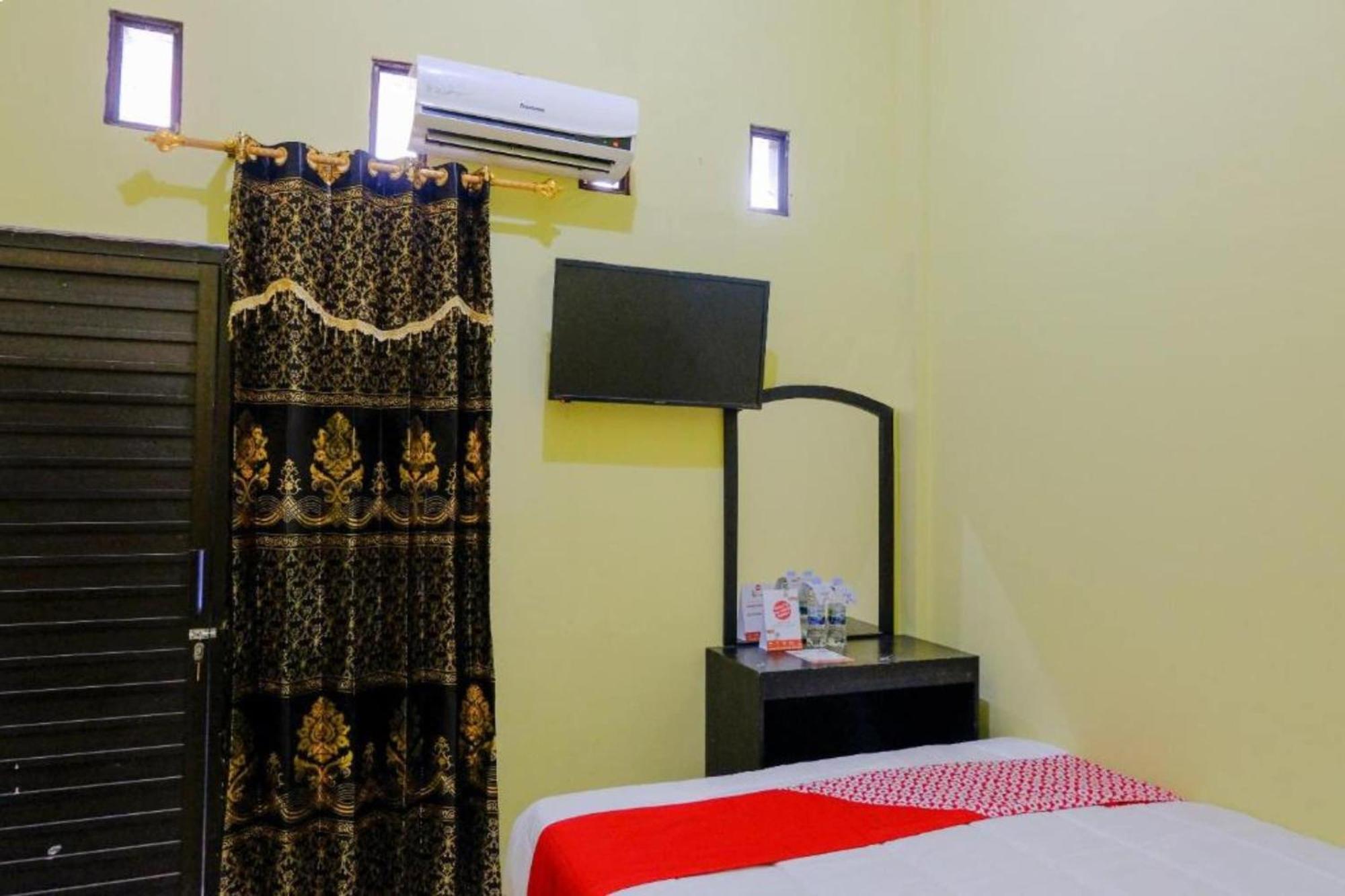 Oyo 1784 Hj. Aniek Residence Madiun Exteriér fotografie